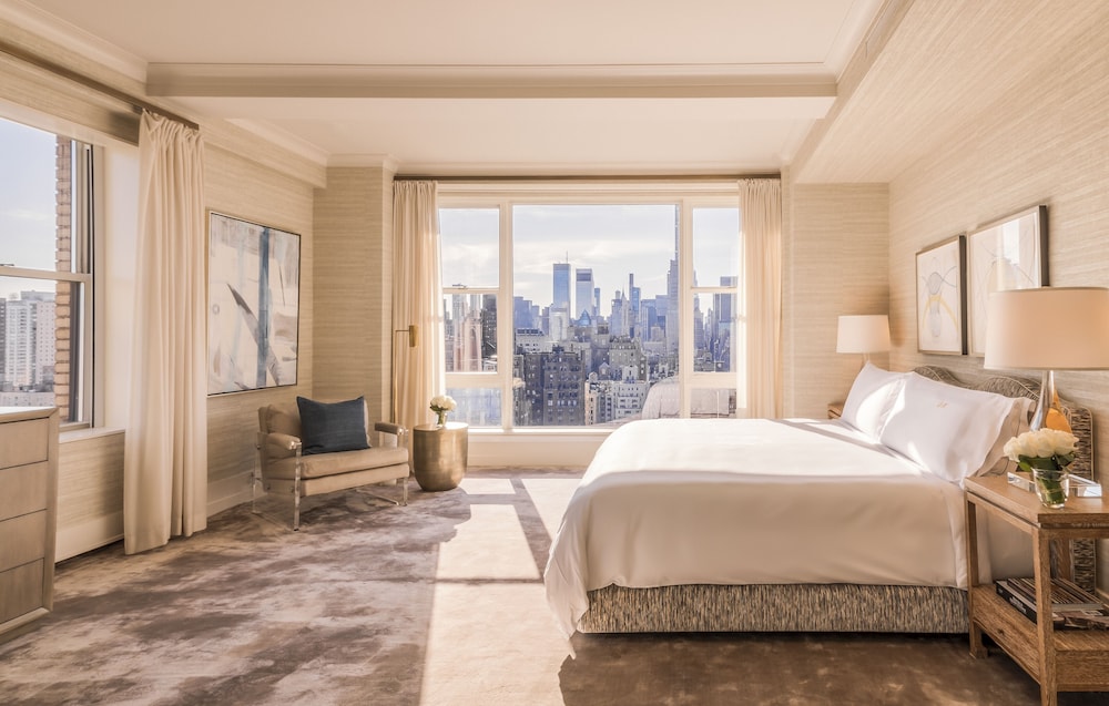 Presidential Suite primary bedroom with views of Midtown