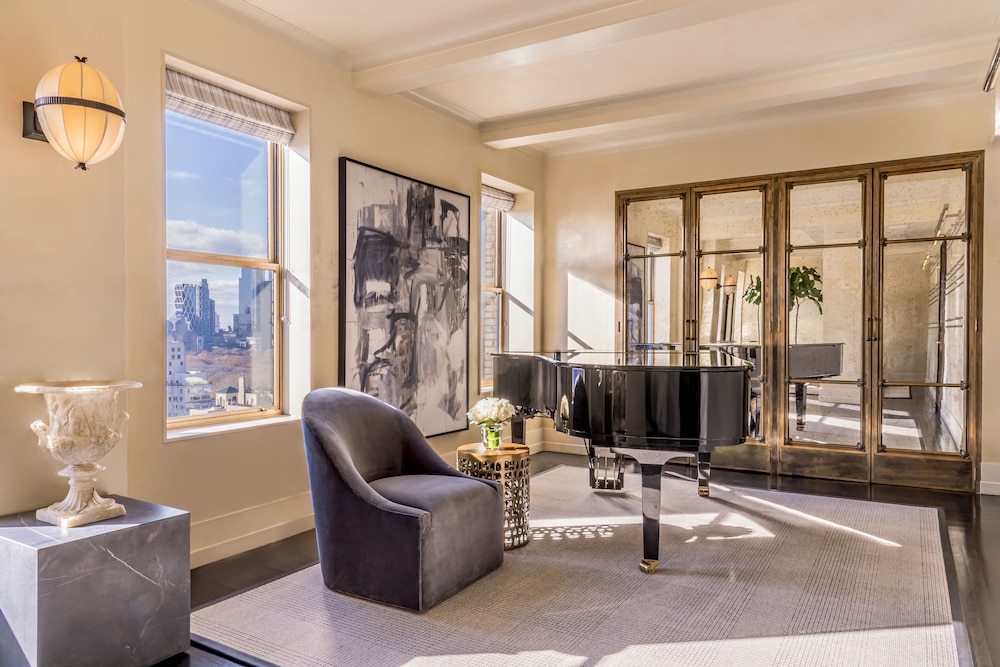 Presidential Suite gallery with a grand piano